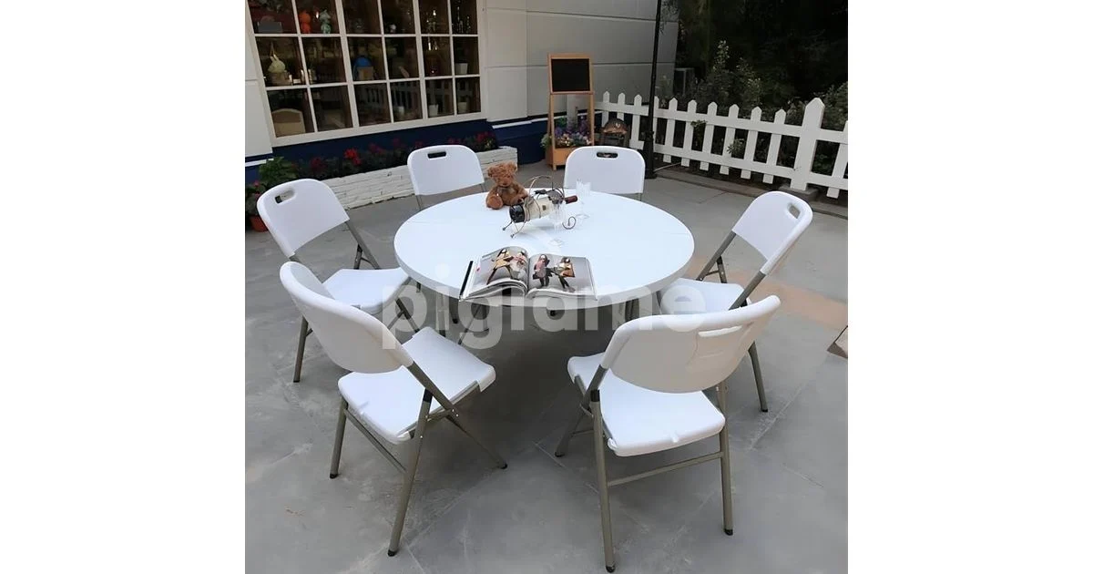 ROUND PLASTIC TABLE
